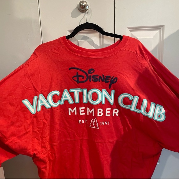 Disney Vacation Club Red Spirit Jersey Size XL Unisex - Picture 1 of 7